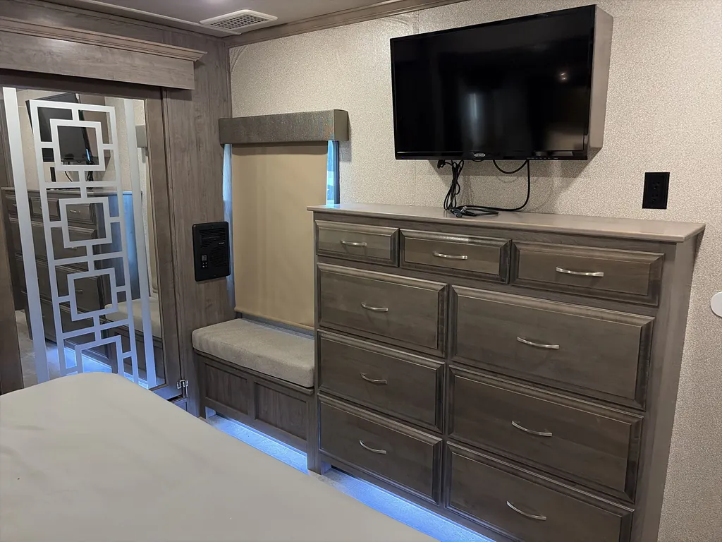 2020 Forest River Cedar Creek Champagne Edition 38EL, Photos photo 16