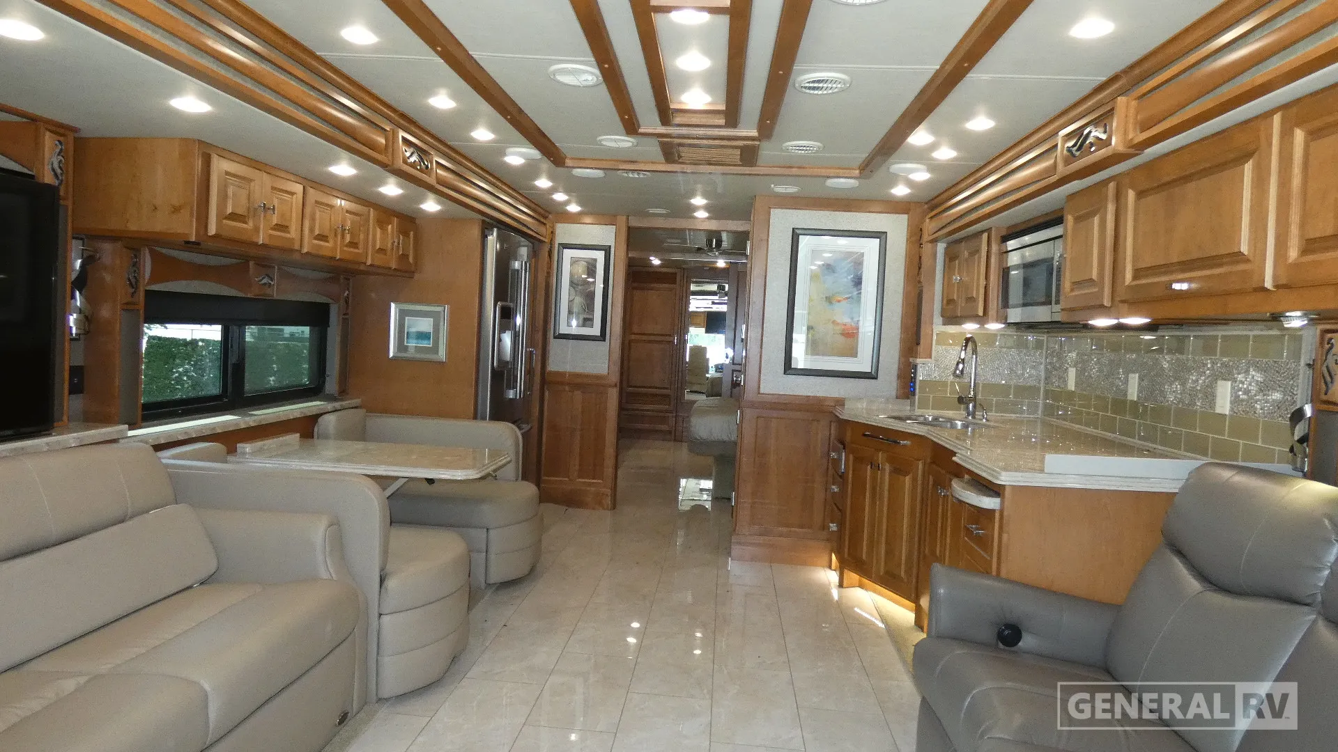 2018 Tiffin Phaeton 40 IH - Photo 3