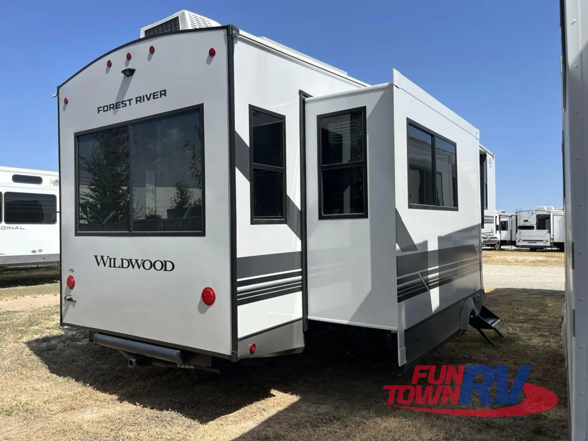 2027 Forest River Wildwood Heritage Glen 286RL — Photo 5
