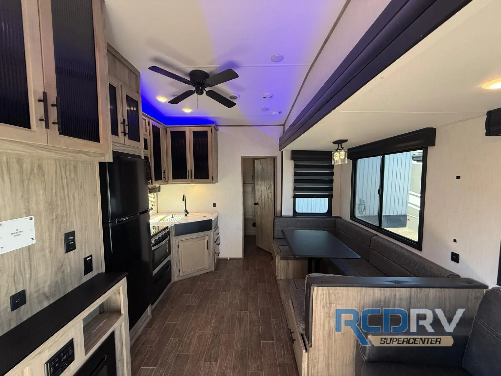 2022 Forest River Cherokee Arctic Wolf 287BH - Photo 4