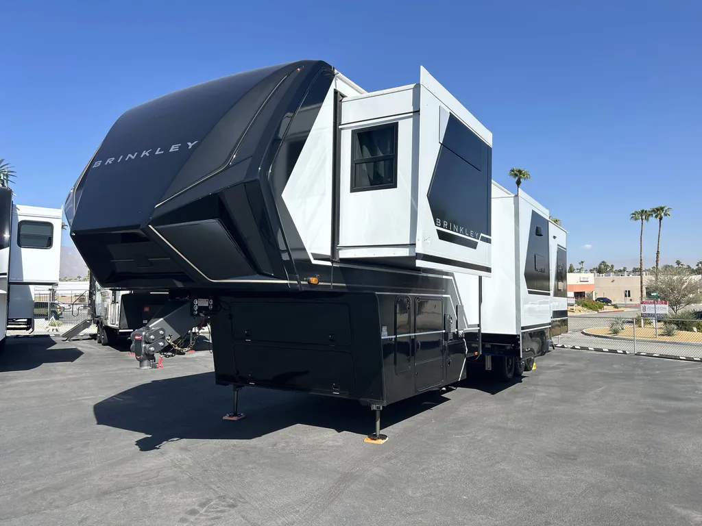 2025 Brinkley Model G 4000, Photos photo 3