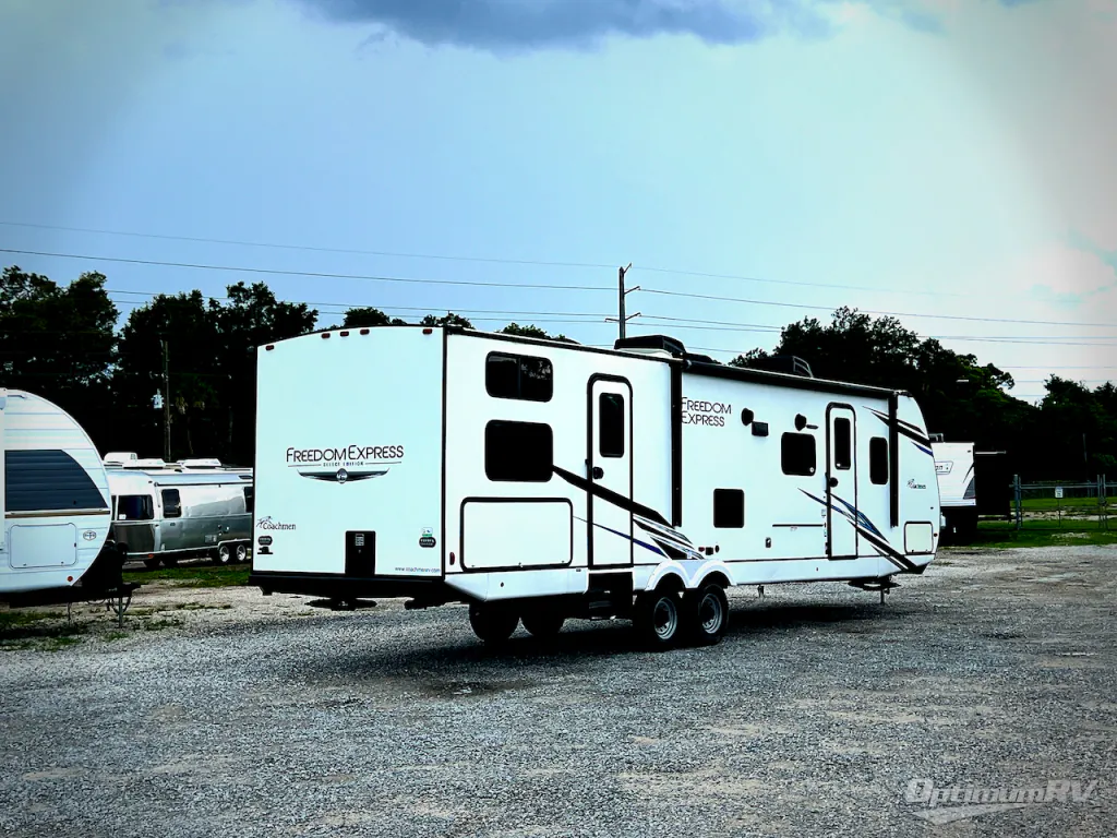 2022 Coachmen Freedom Express Select 31SE, Photos photo 2