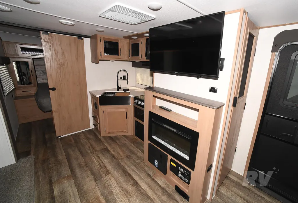 2024 Forest River Cherokee Alpha Wolf 22SW, Photos photo 12