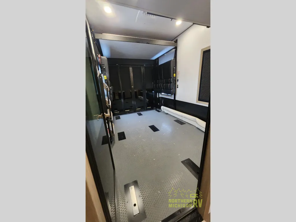 2026 Keystone Raptor 433, Photos photo 22