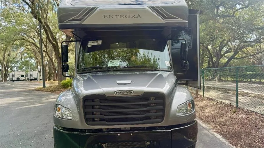 2027 Entegra Coach Accolade XL 37M - Photo 3