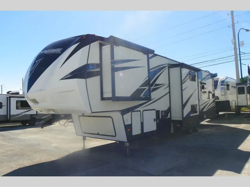2018 Dutchmen RV Voltage Used    V3605 - Photo 2