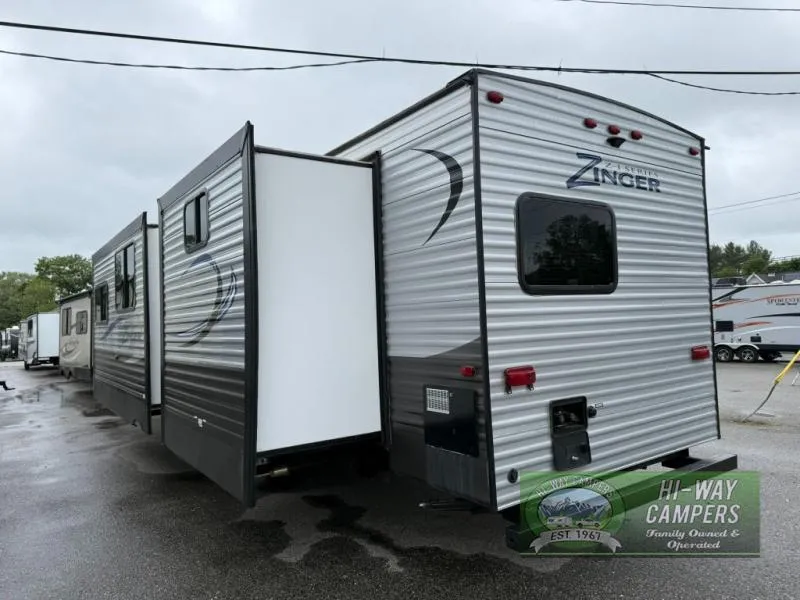 2017 CrossRoads Zinger 328SB - Photo 3