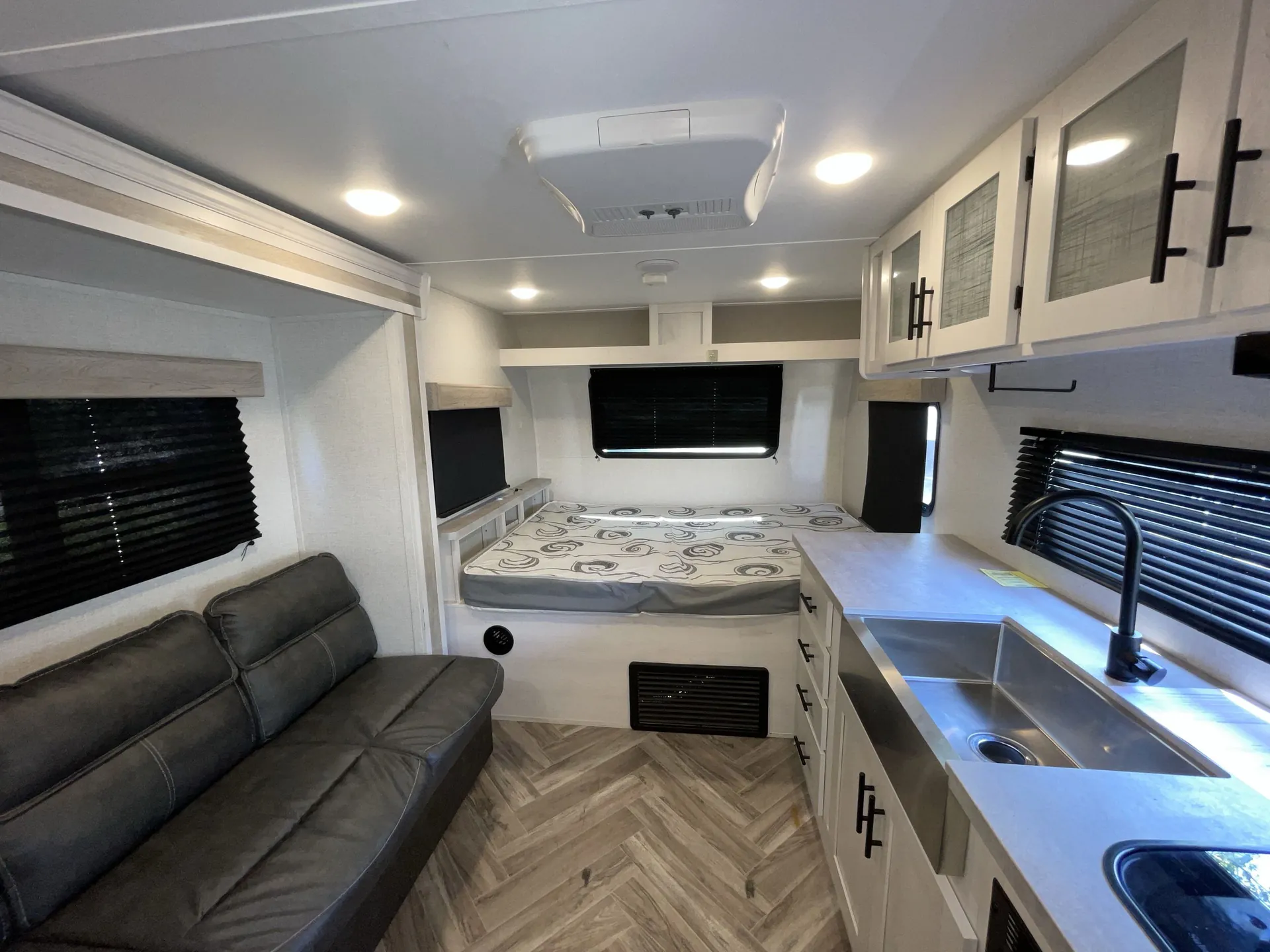 2021 Dutchmen Coleman Rubicon 1608RB — living area main