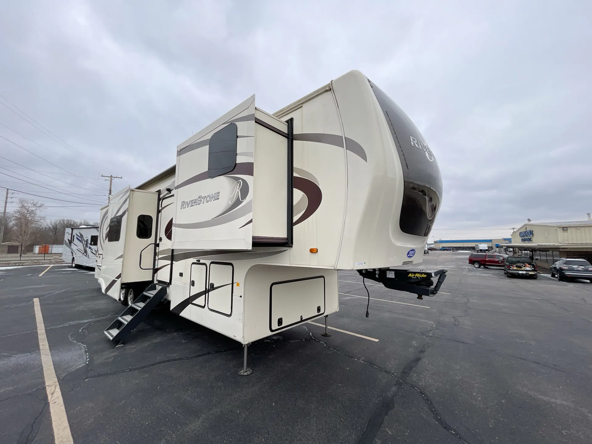 2021 Forest River Riverstone Legacy 42FSKG - Photo 2
