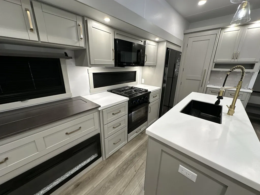 2026 Brinkley Model Z 3515, Photos photo 16
