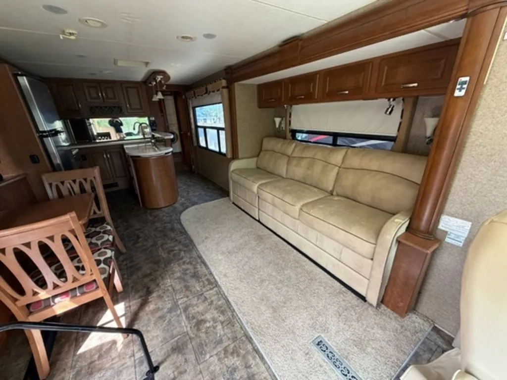 2014 Thor Motor Coach Challenger 37GT - Photo 2