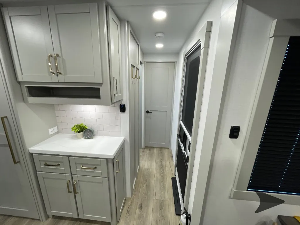 2026 Brinkley Model Z Air 297, Photos photo 36