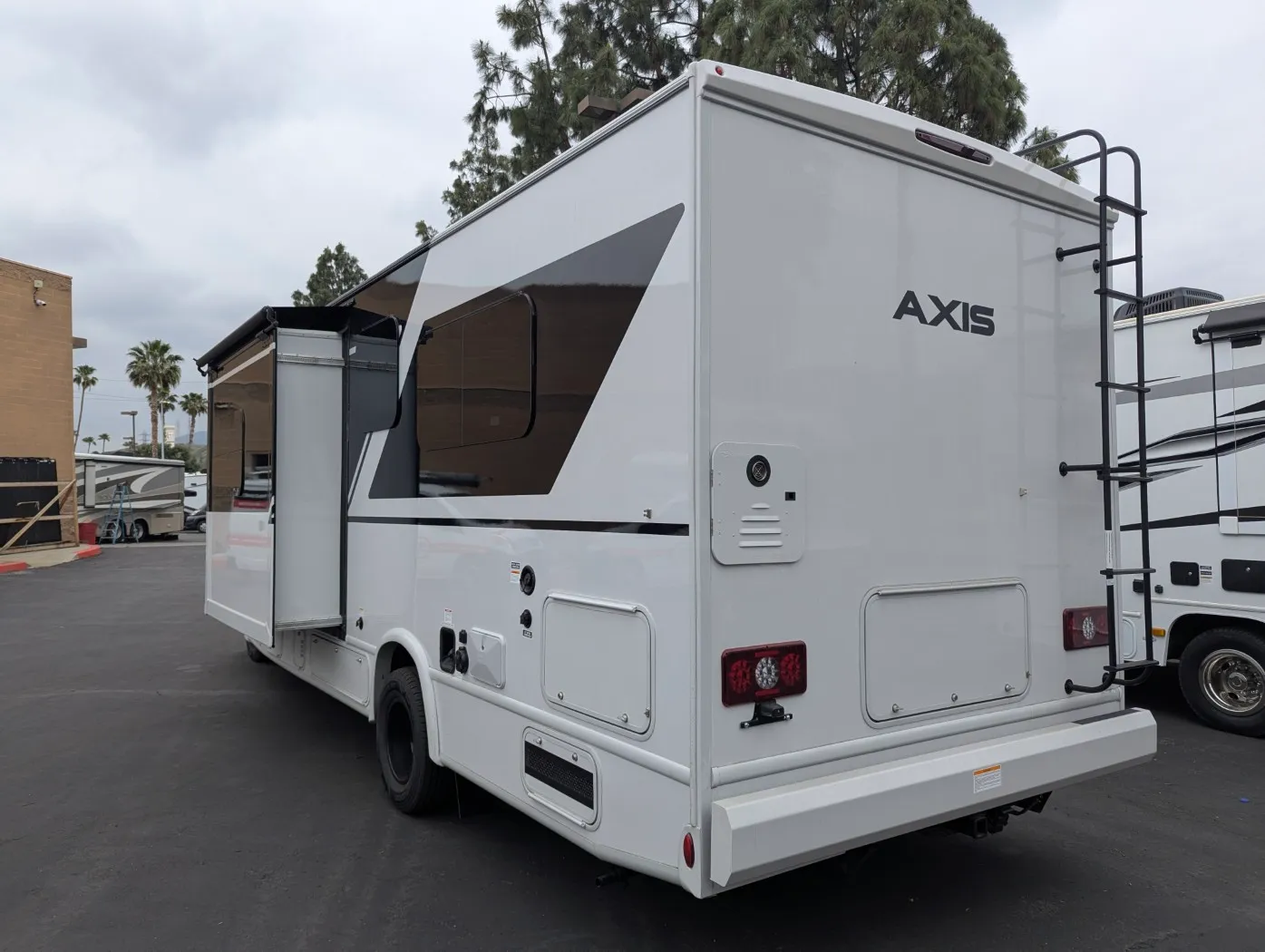 2026 Thor Motor Coach Axis 26.1 - Photo 4