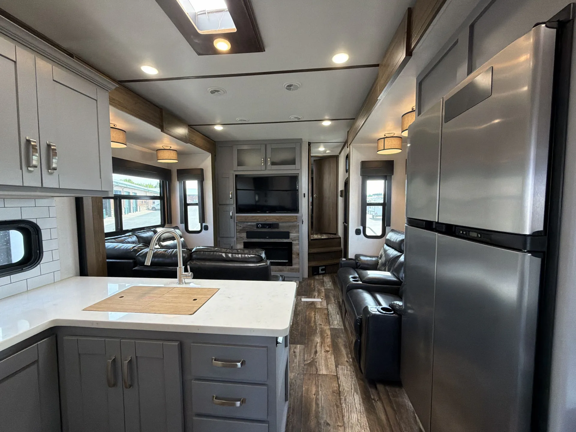 2021 Keystone Fuzion 430 — living area main