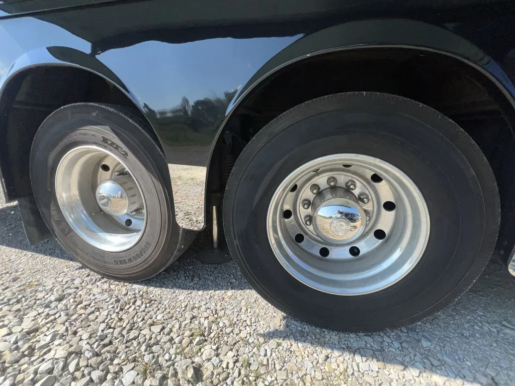 2016 Winnebago Ellipse Ultra 42HL - Photo 3