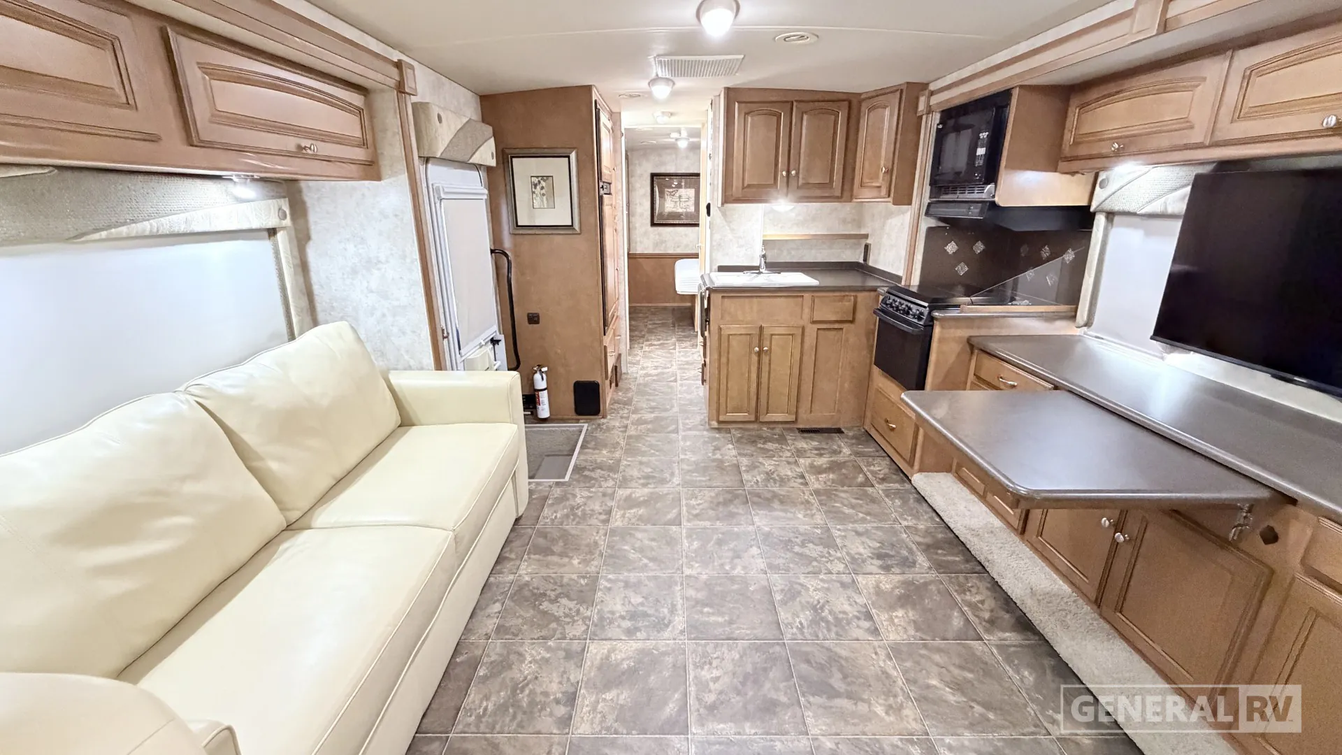 2012 Winnebago Vista 30T - Photo 3