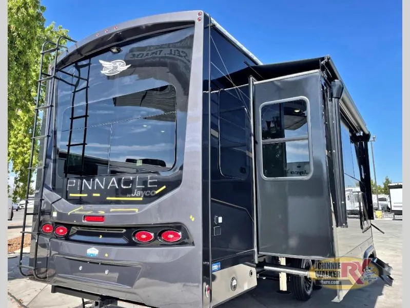 2027 Jayco Pinnacle 32RLTS - Photo 3
