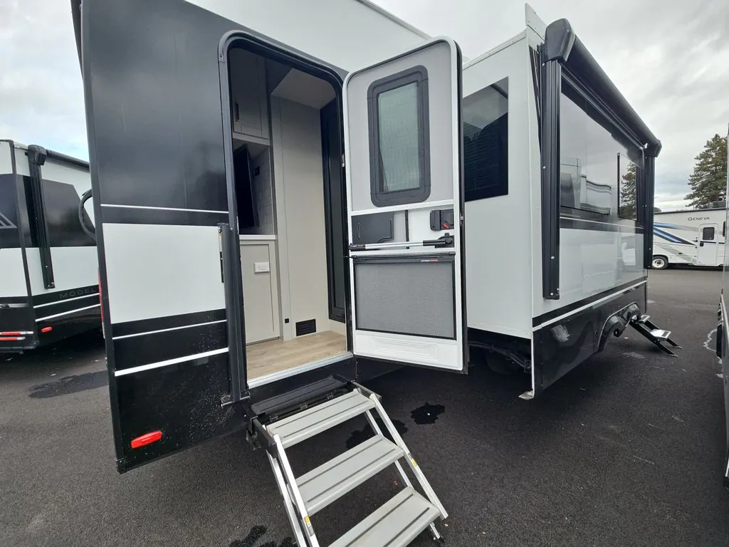2026 Brinkley Model Z 3420, Photos photo 4