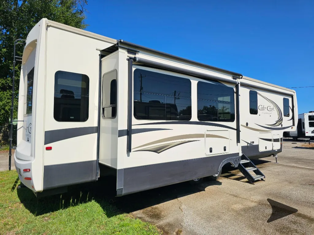 2020 Forest River Cedar Creek Champagne Edition 38EL, Photos photo 8