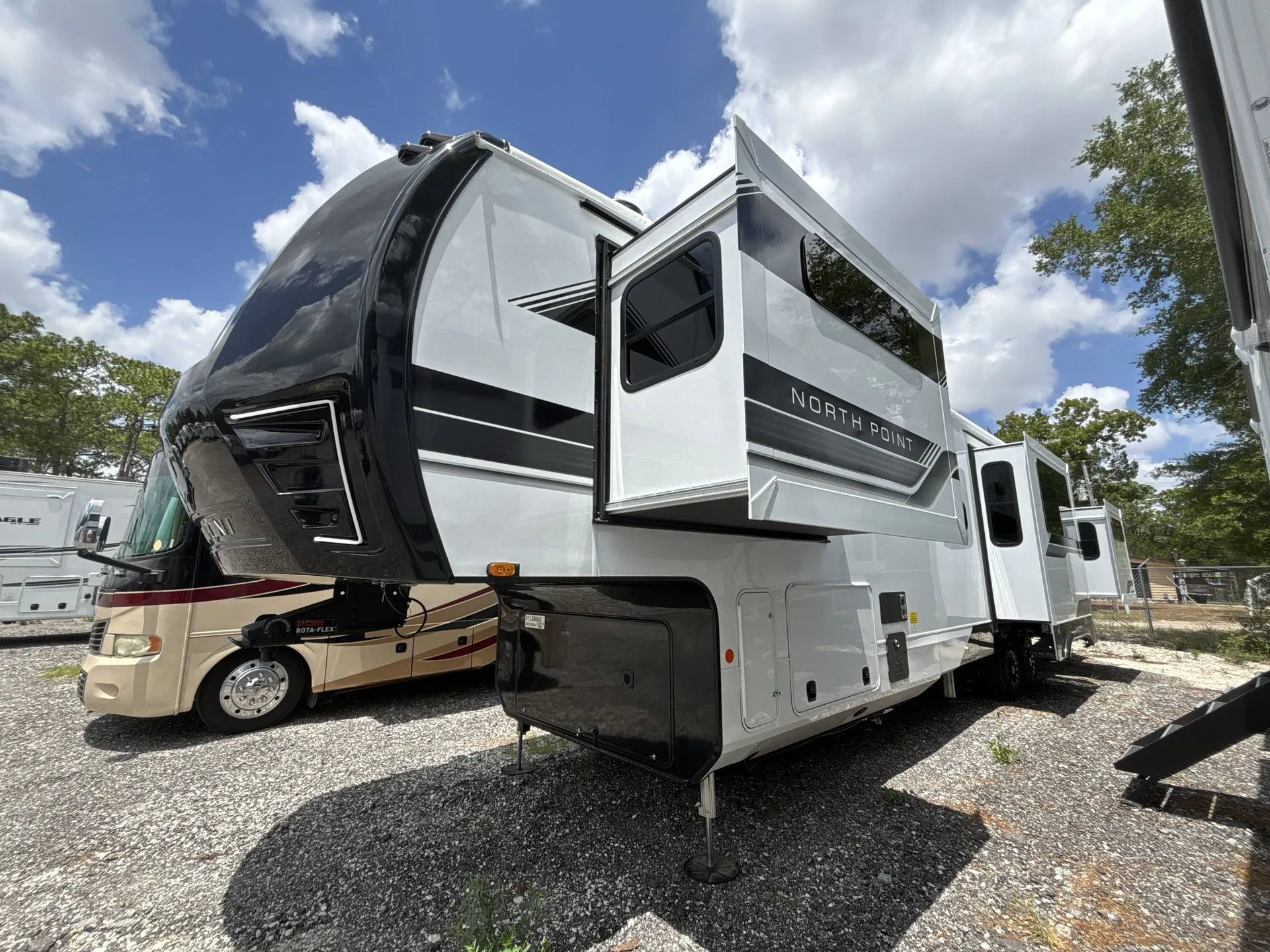 2027 Jayco North Point 395DSDB - Photo 2