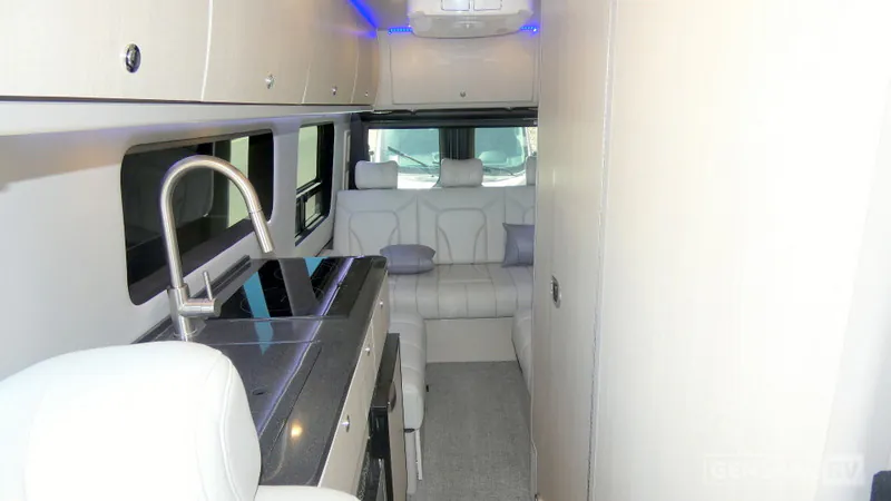 2024 Grech RV Strada-ion LOUNGE - Photo 3