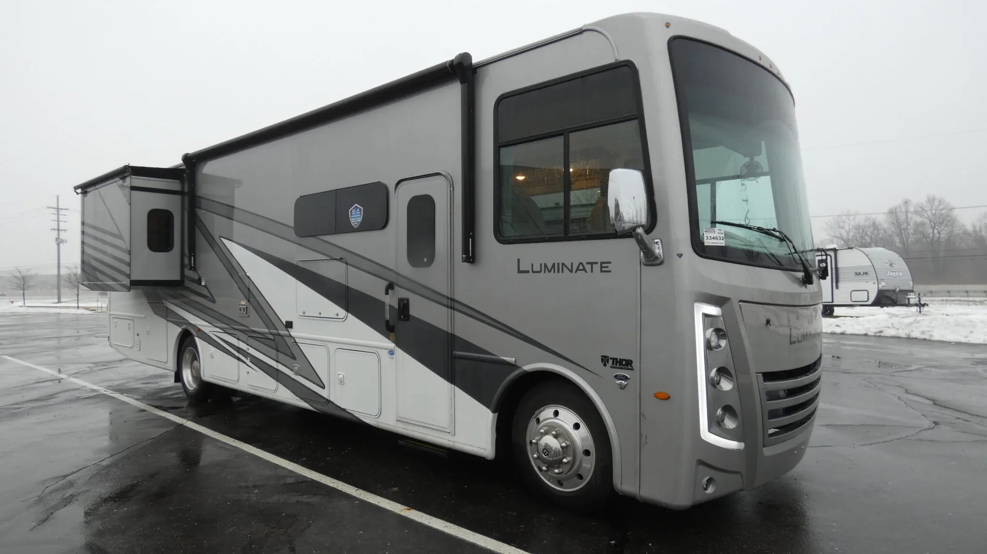 2026 Thor Motor Coach Luminate GG35 - Photo 2