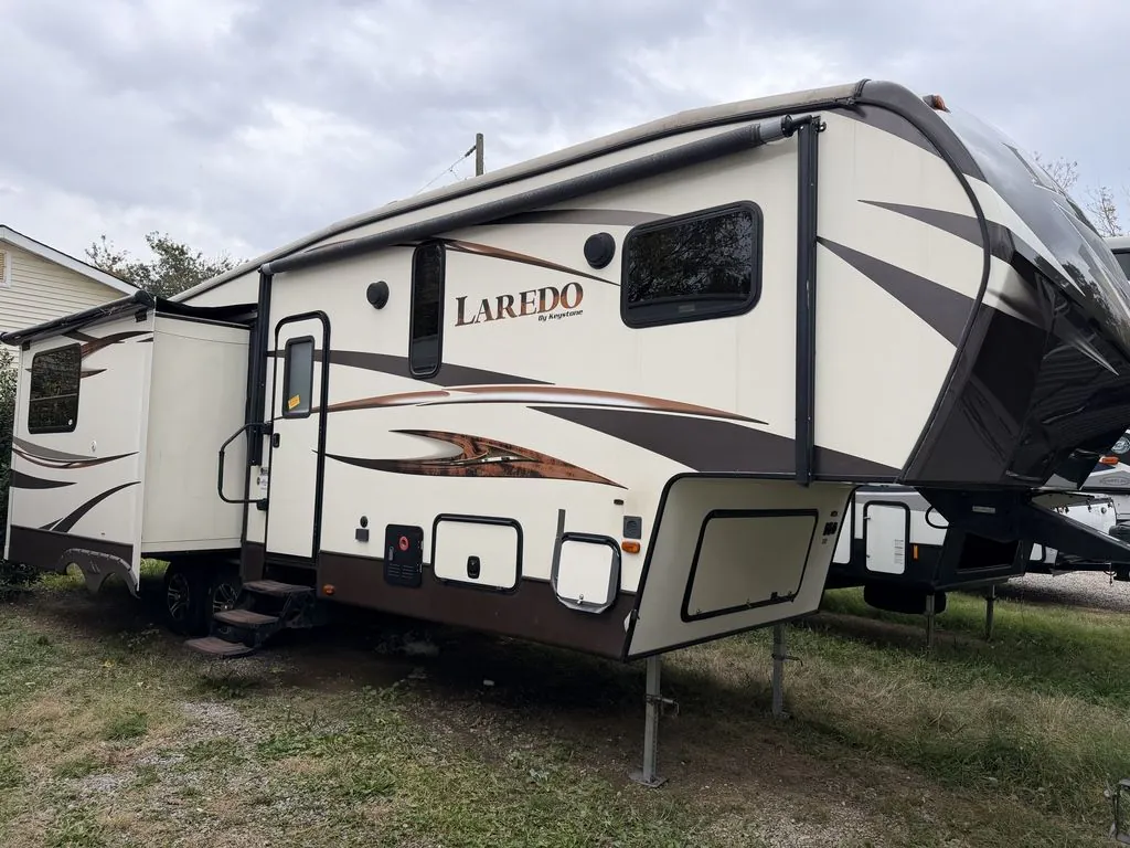 2014 Keystone RV Laredo 295SCK - Photo 3