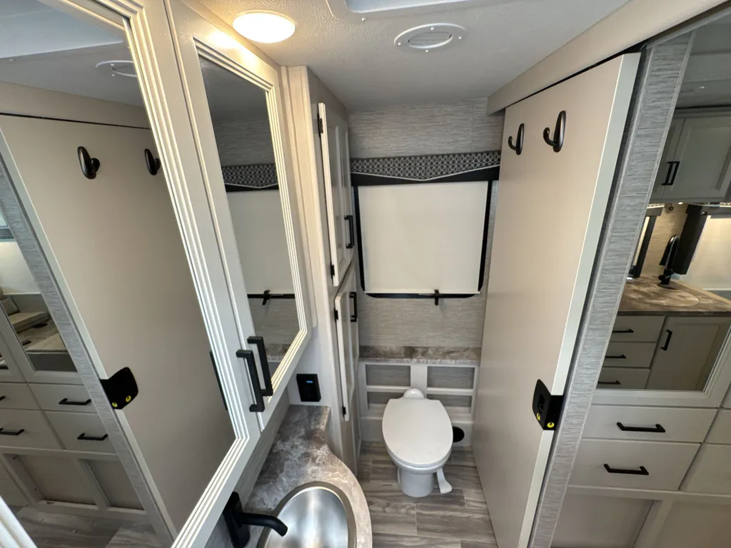 2023 Thor Motor Coach Vegas 24.3, Photos photo 17