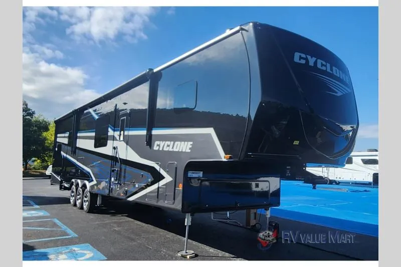 2026 Heartland Cyclone 3913 - Photo 2