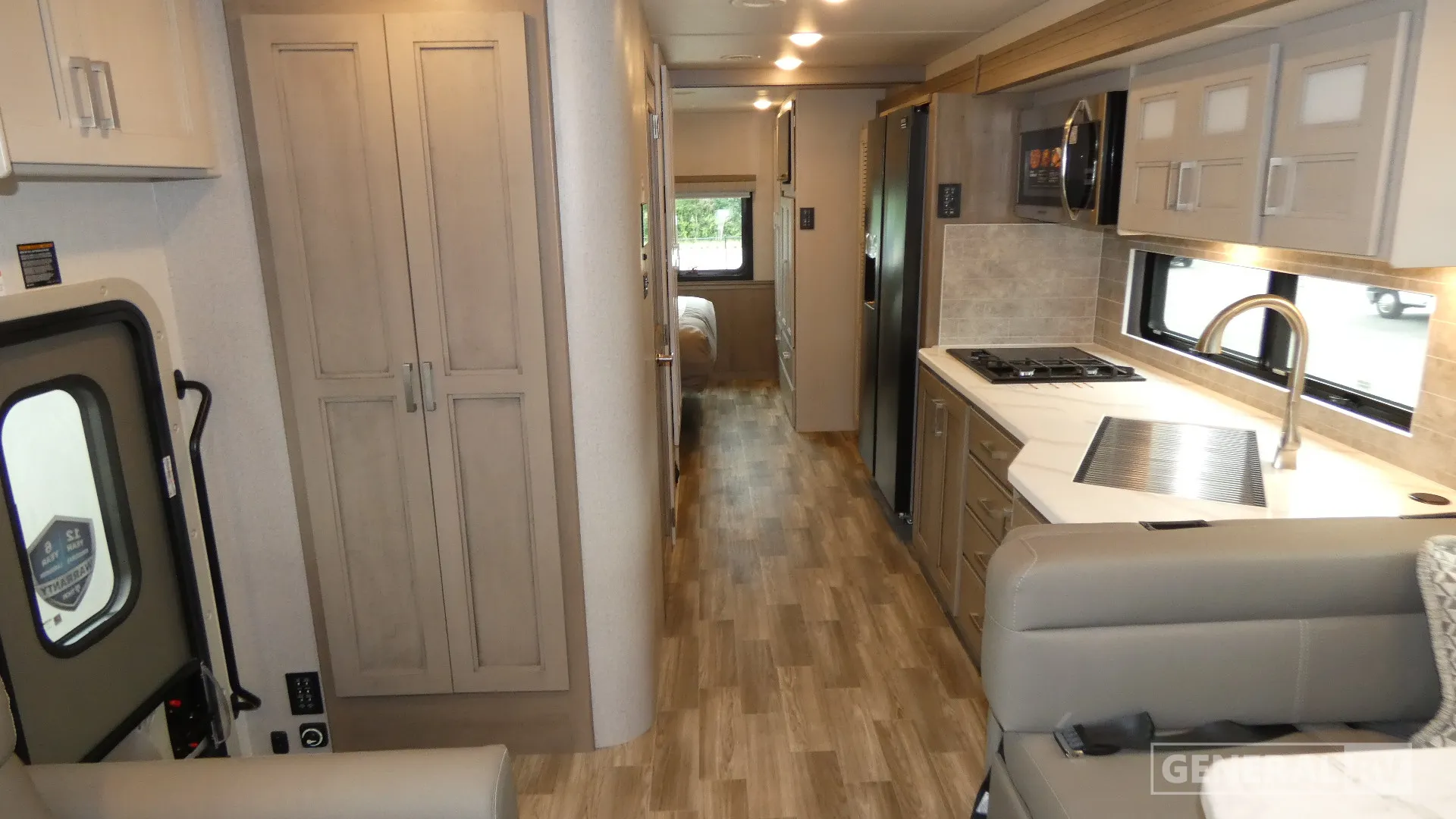 2027 Thor Motor Coach Pasadena 34XG - Photo 3