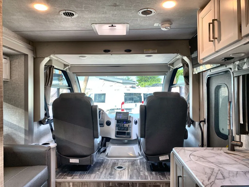 2025 Thor Motor Coach Geneva 24VS - Photo 4
