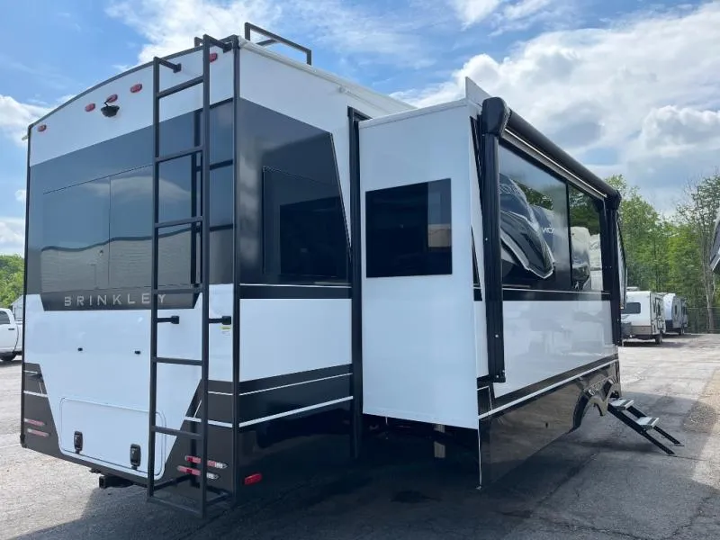 2027 Brinkley Model Z 3100 - Photo 3
