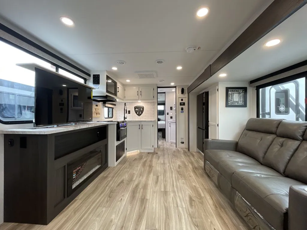 2026 Venture RV Stratus SR282VFD - Photo 4
