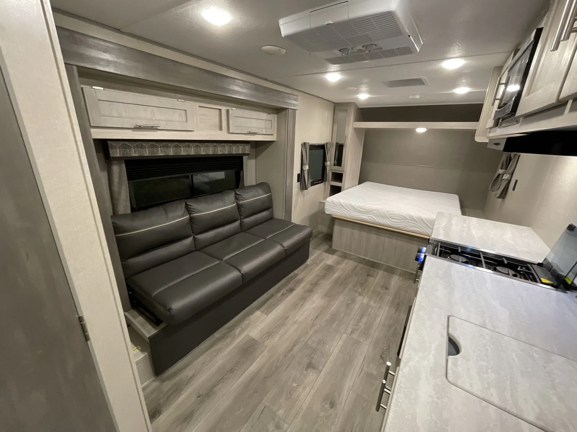 2022 Coachmen Catalina Summit 184FQS - Photo 3