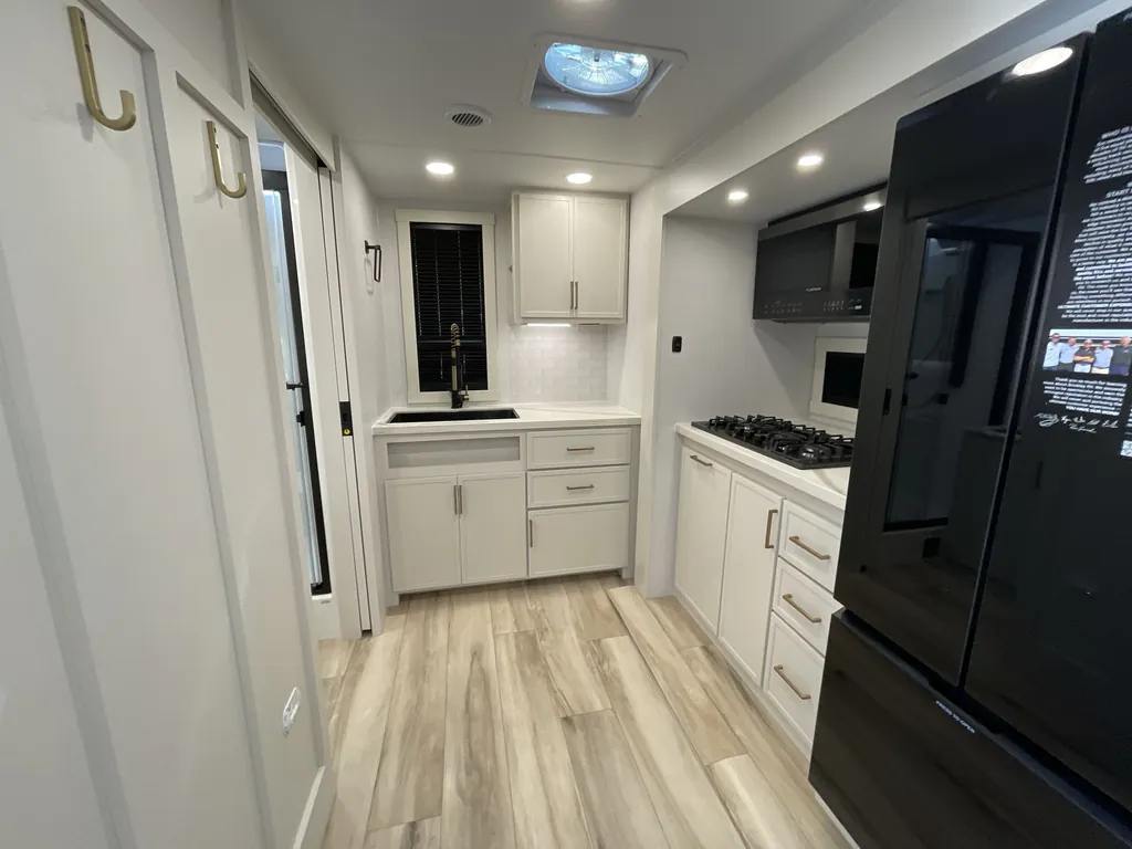 2026 Brinkley Model I 235, Photos photo 10