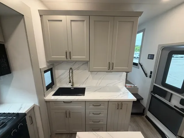2026 Brinkley Model G 4150, Photos photo 11