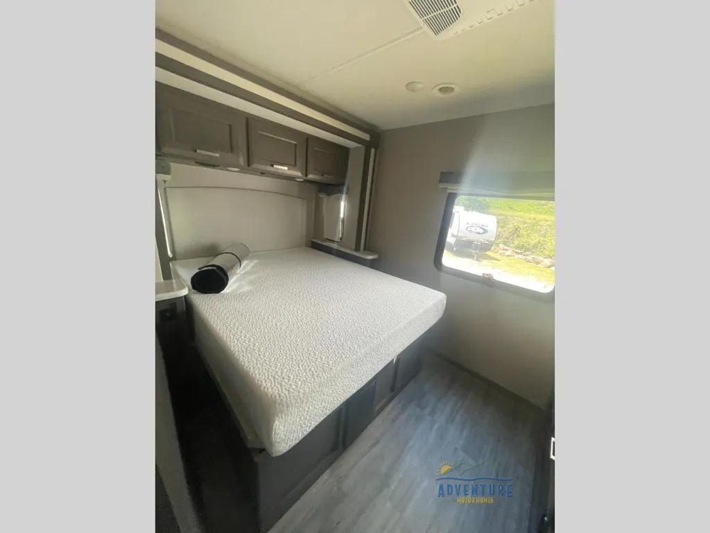 2024 Thor Motor Coach Magnitude Super C XG32, Photos photo 18