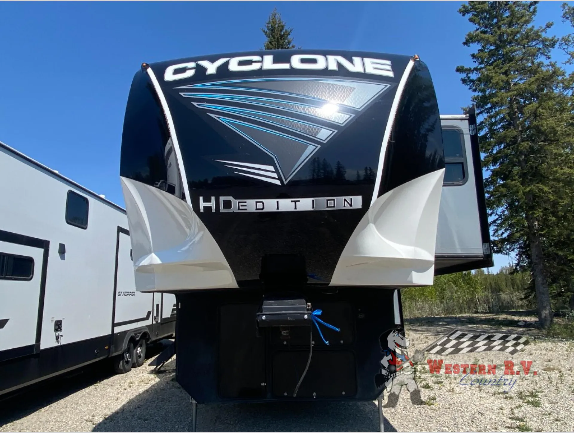 2022 Heartland Cyclone CY 4006 - Photo 3
