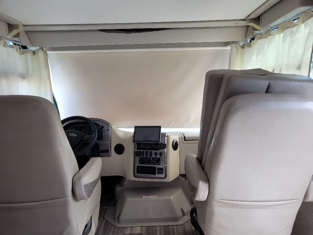 2023 Thor Motor Coach Vegas 24.3, Photos photo 5