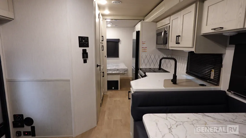2027 NeXus RV Maximus 32MX, Photos photo 2