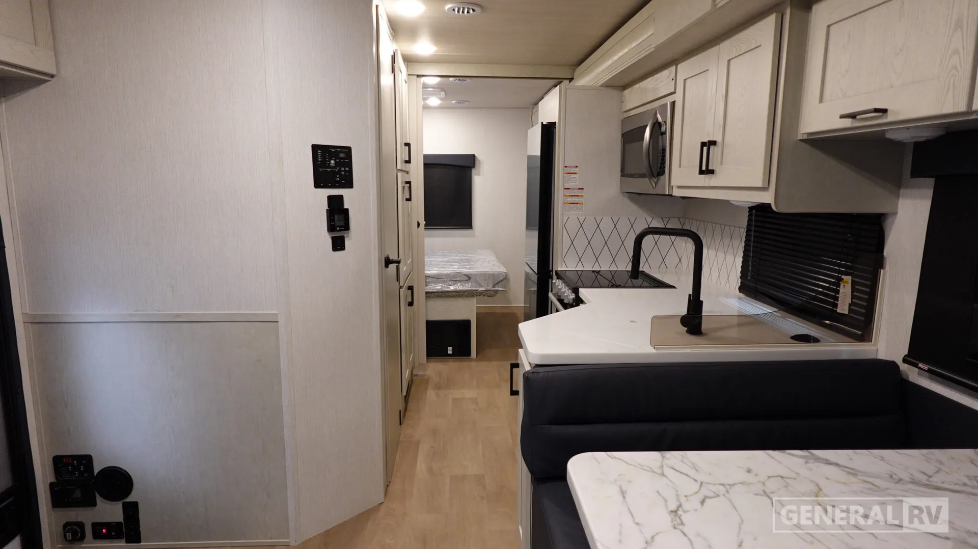 2027 NeXus RV Maximus 32MX - Photo 3