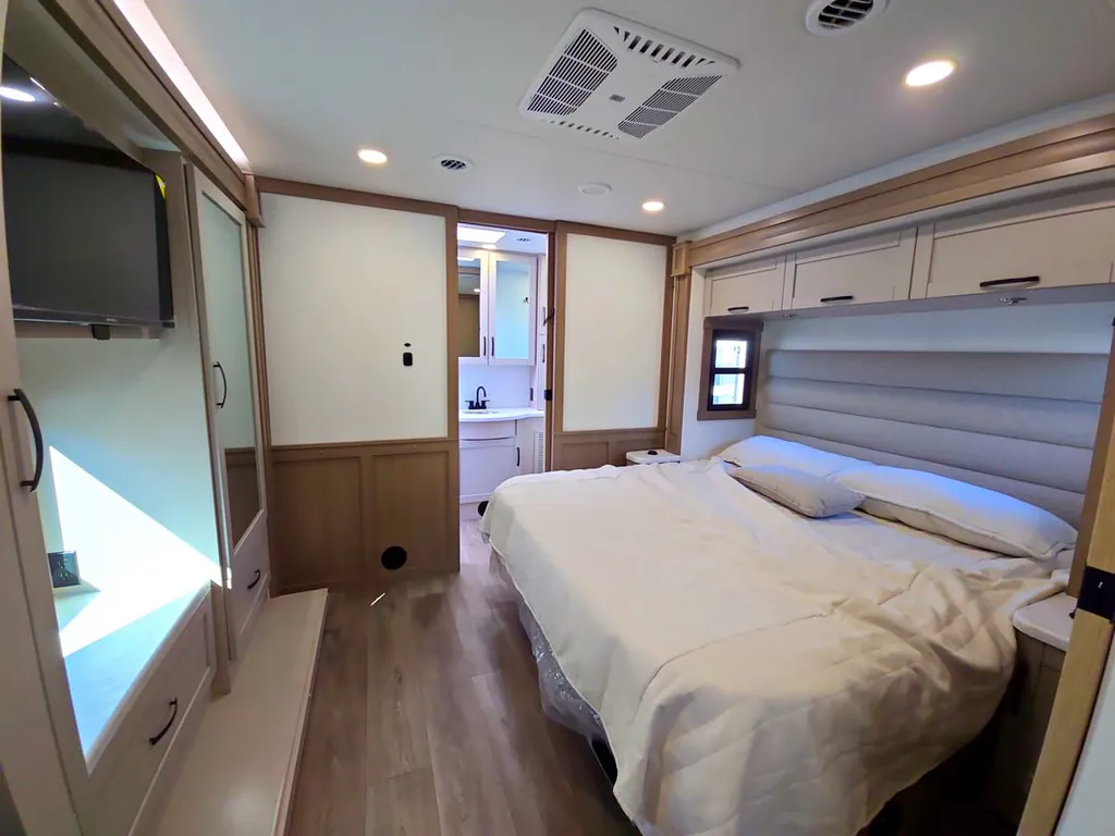 2027 Entegra Coach Vision XL 36C, Photos photo 18
