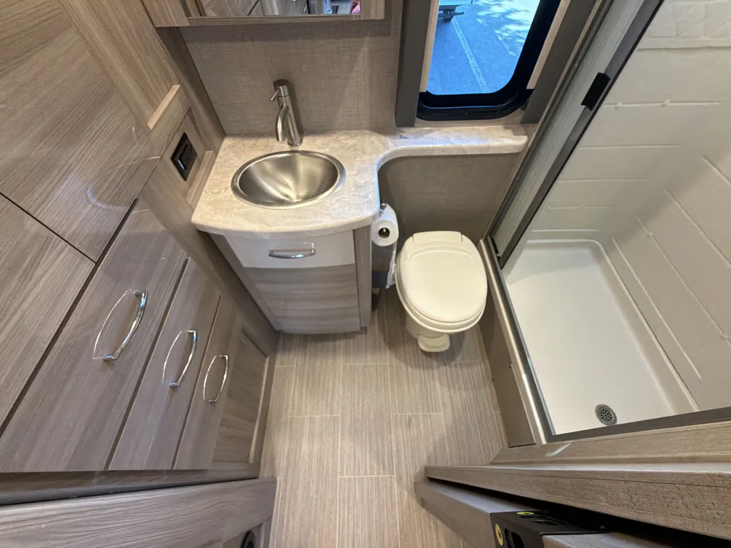2021 Thor Motor Coach Tiburon 24FB, Photos photo 20