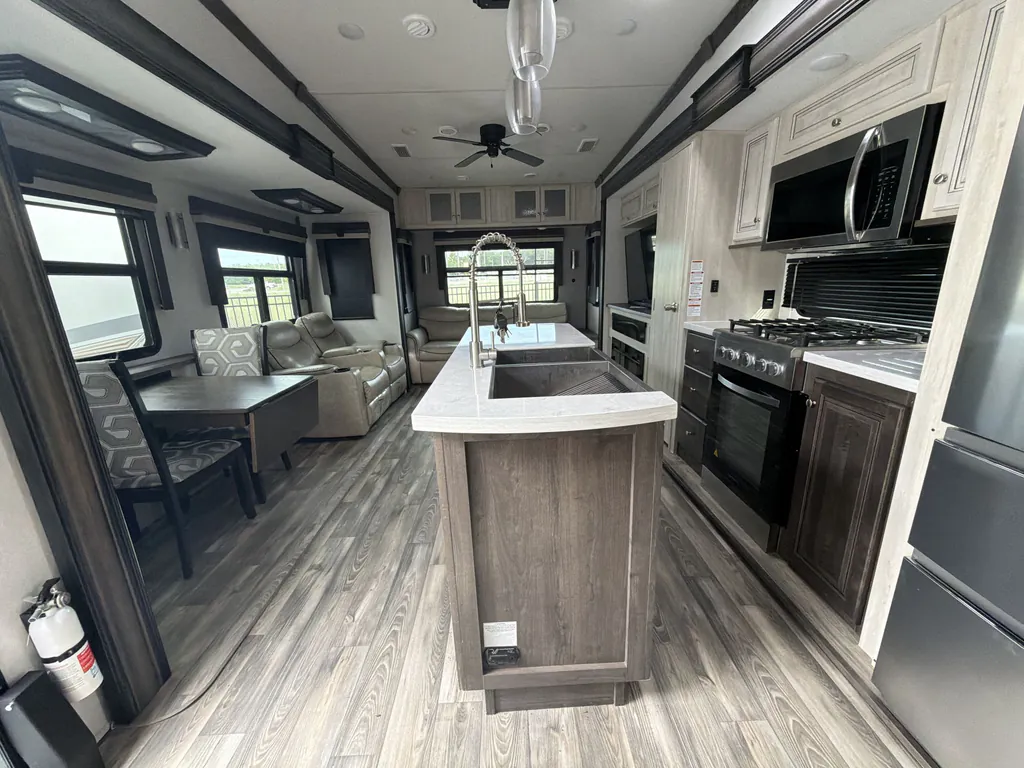 2022 Forest River Cardinal Luxury 380RLX, Photos photo 2