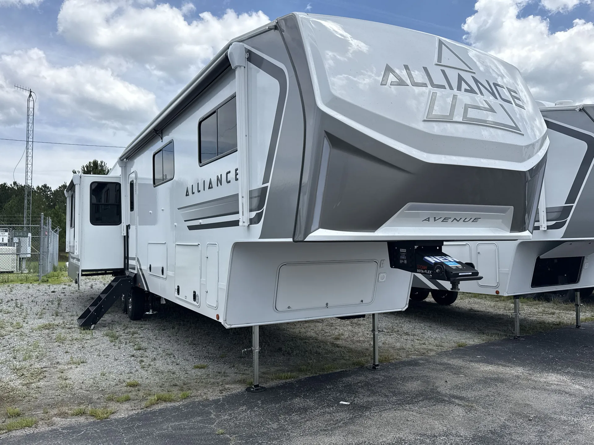 2027 Alliance RV Avenue 39MBR - Photo 2