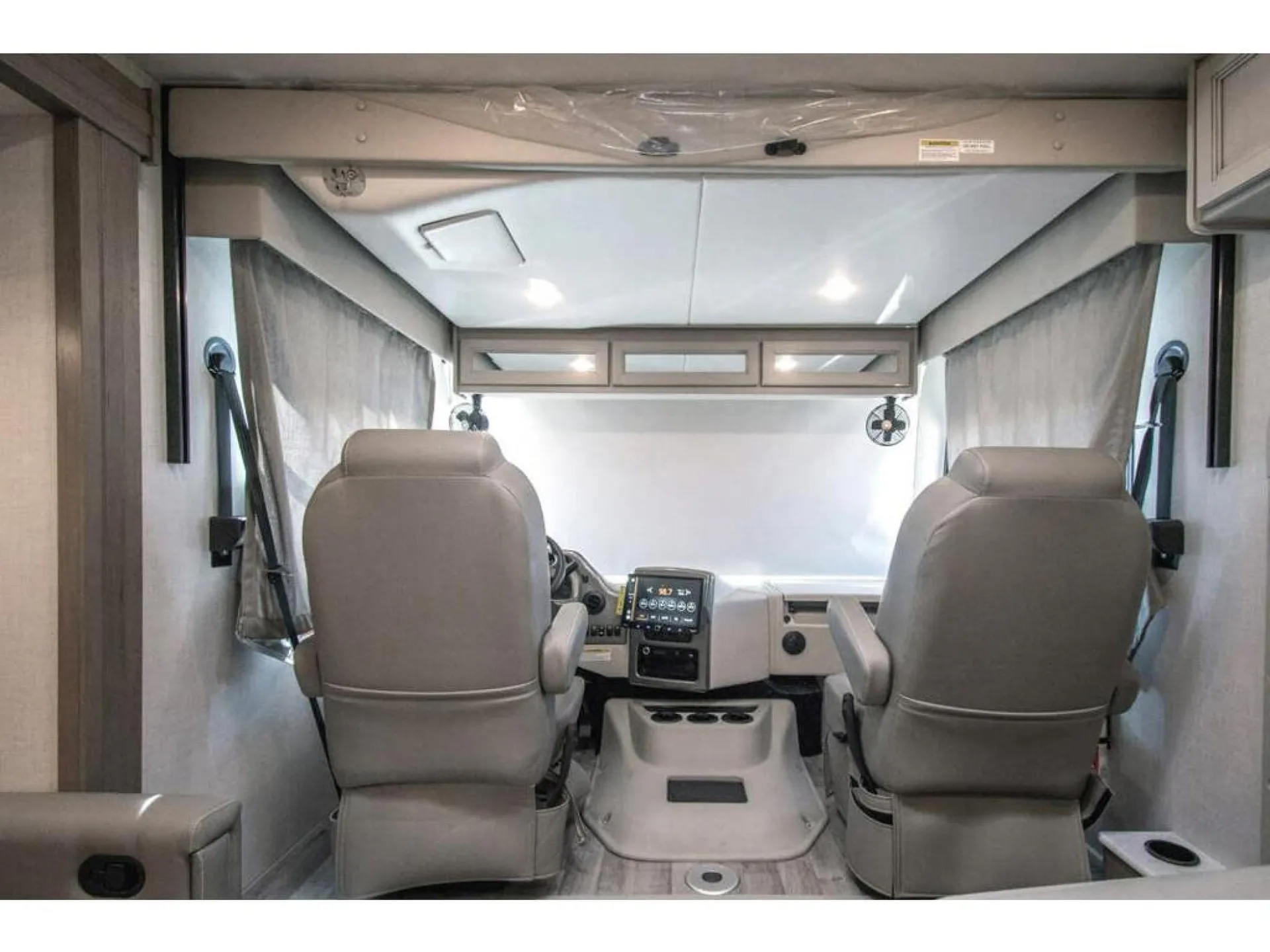 2026 Thor Motor Coach Hurricane 29L - Photo 4