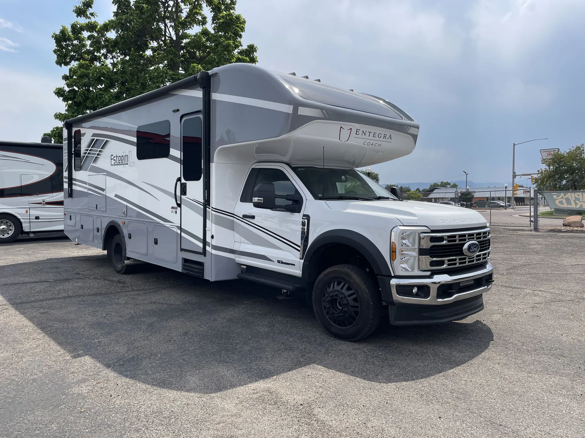 2025 Entegra Coach Esteem XL 32U - Photo 2