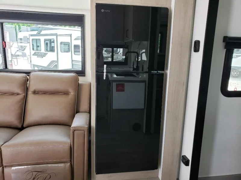 2027 Grand Design Imagine 2300MK - Photo 4