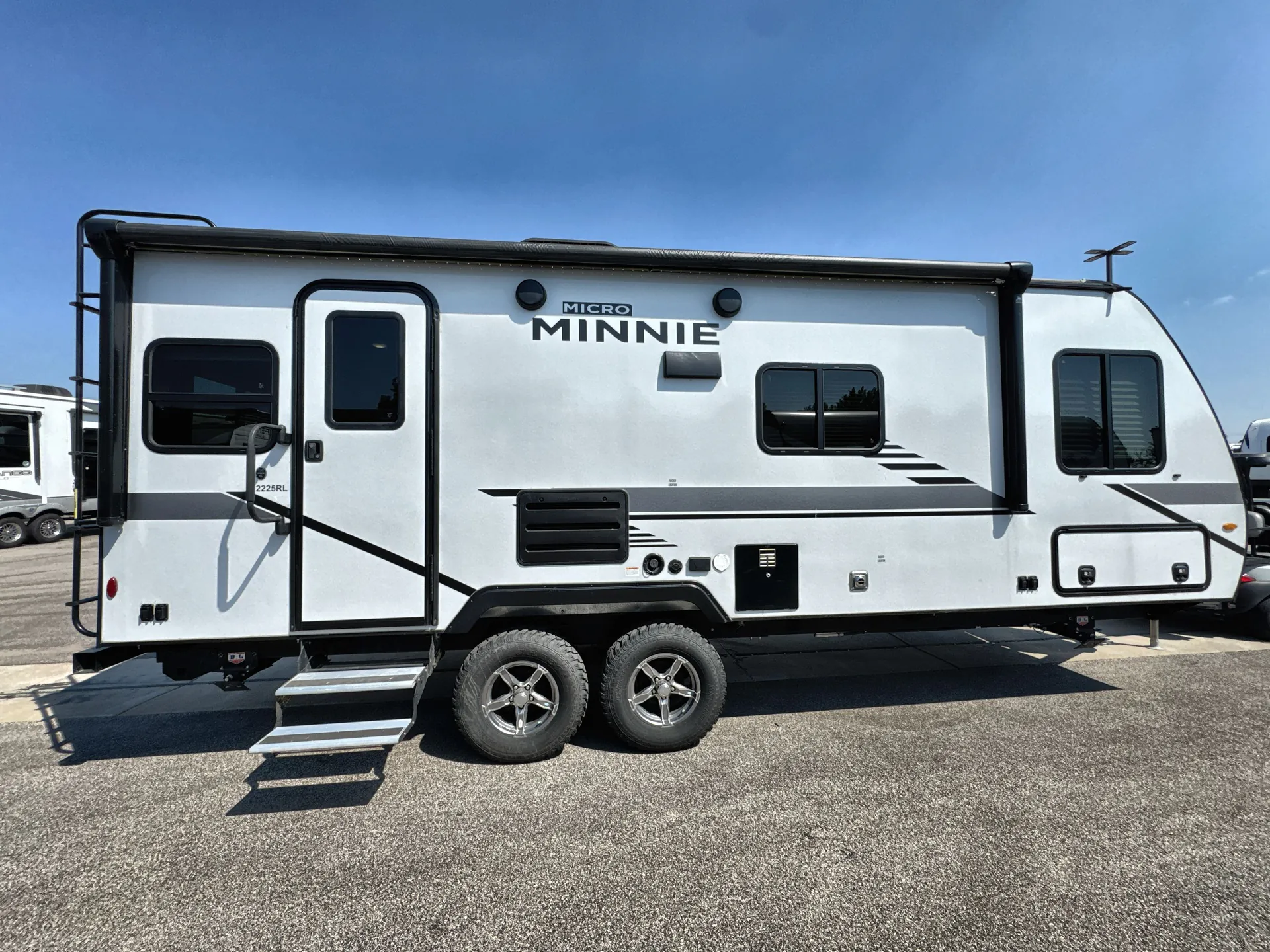2022 Winnebago Micro Minnie 2225RL - Photo 2