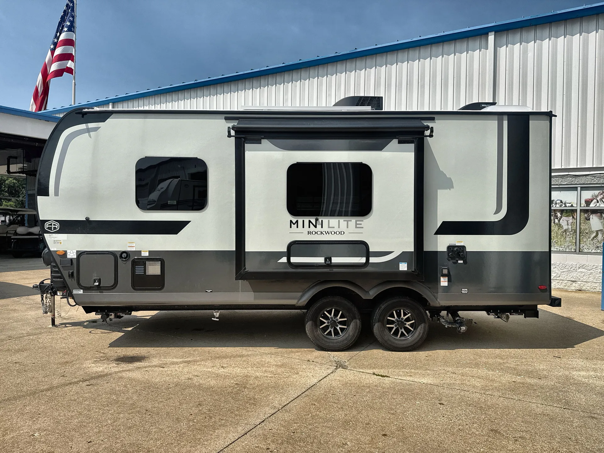 2027 Forest River Rockwood Mini Lite 2109S — off campside